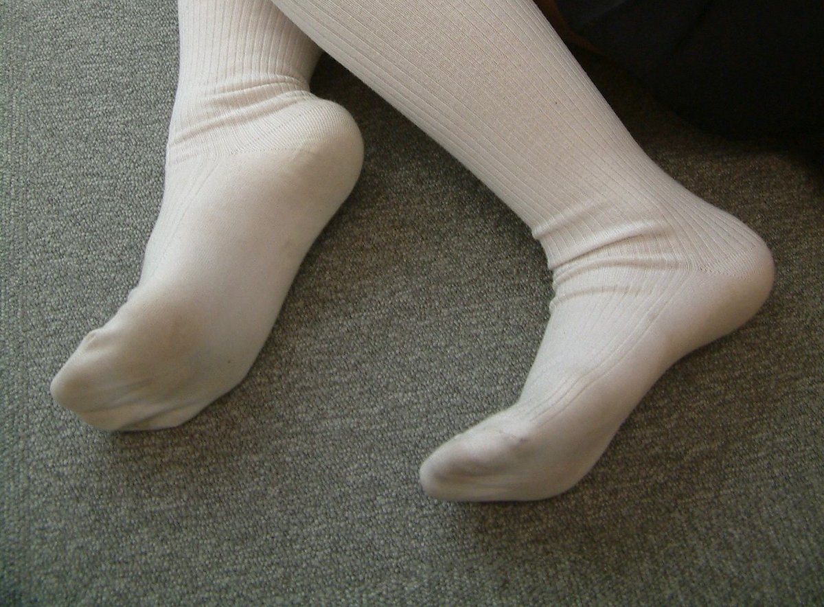 İtaat et ve karşımda eğil 👇🏻
Enayi finansal itlerim çoraplarımı aranızdan birine hediye edeceğim ayaklarımın kokusunu içine çekmek için dm #finansalköle #ayakfetişi #ayakkölesi Seans yapalım