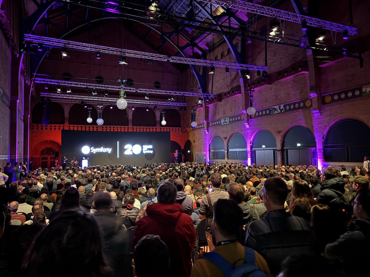 dunglas's tweet image. SymfonyCon Amsterdam was a total blast!

What a community 😍

#SymfonyCon