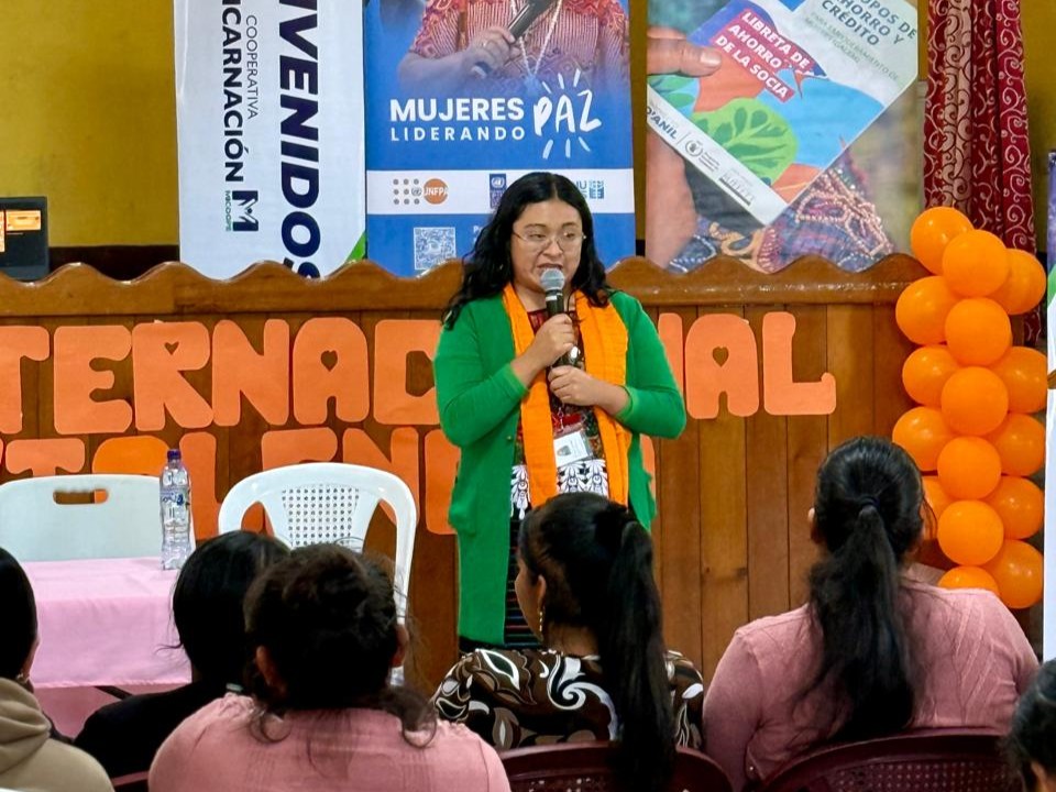 ConjuveGuate's tweet image. Como parte de los #16DíasDeActivismo y la campaña #ÚNETE promovida por @onumujeresgt, se desarrolló el foro “Violencia Digital hacia las Mujeres en la Política”, con el apoyo del #Programa Mundial de Alimentos #PMA y la Dirección Municipal de la Mujer #DMM de #Aguacatán. 🤜🏼❌👧🏻👩🏻