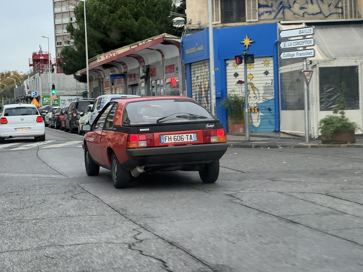 guillaumeleon's tweet image. Flambante, #fuego #renault la voiture de certains de nos darons