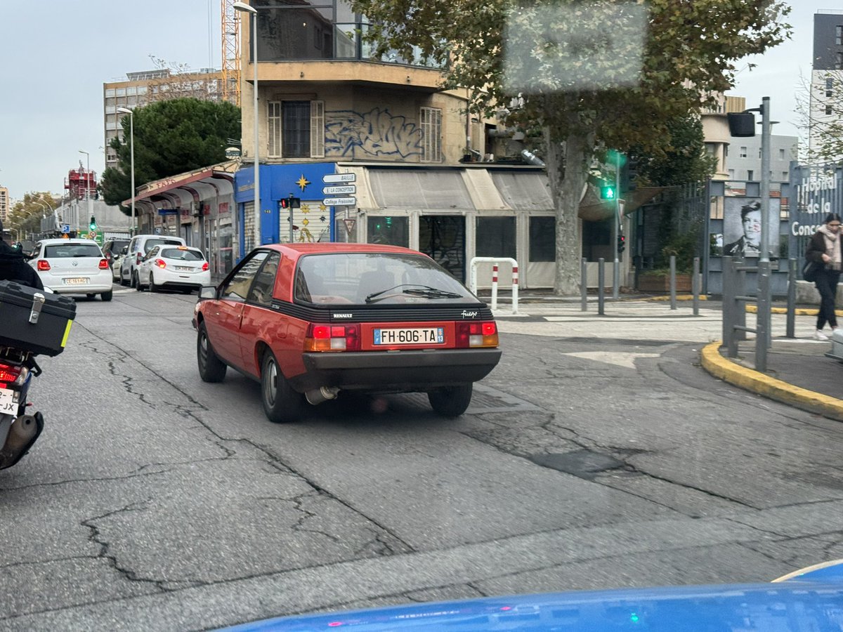 guillaumeleon's tweet image. Flambante, #fuego #renault la voiture de certains de nos darons