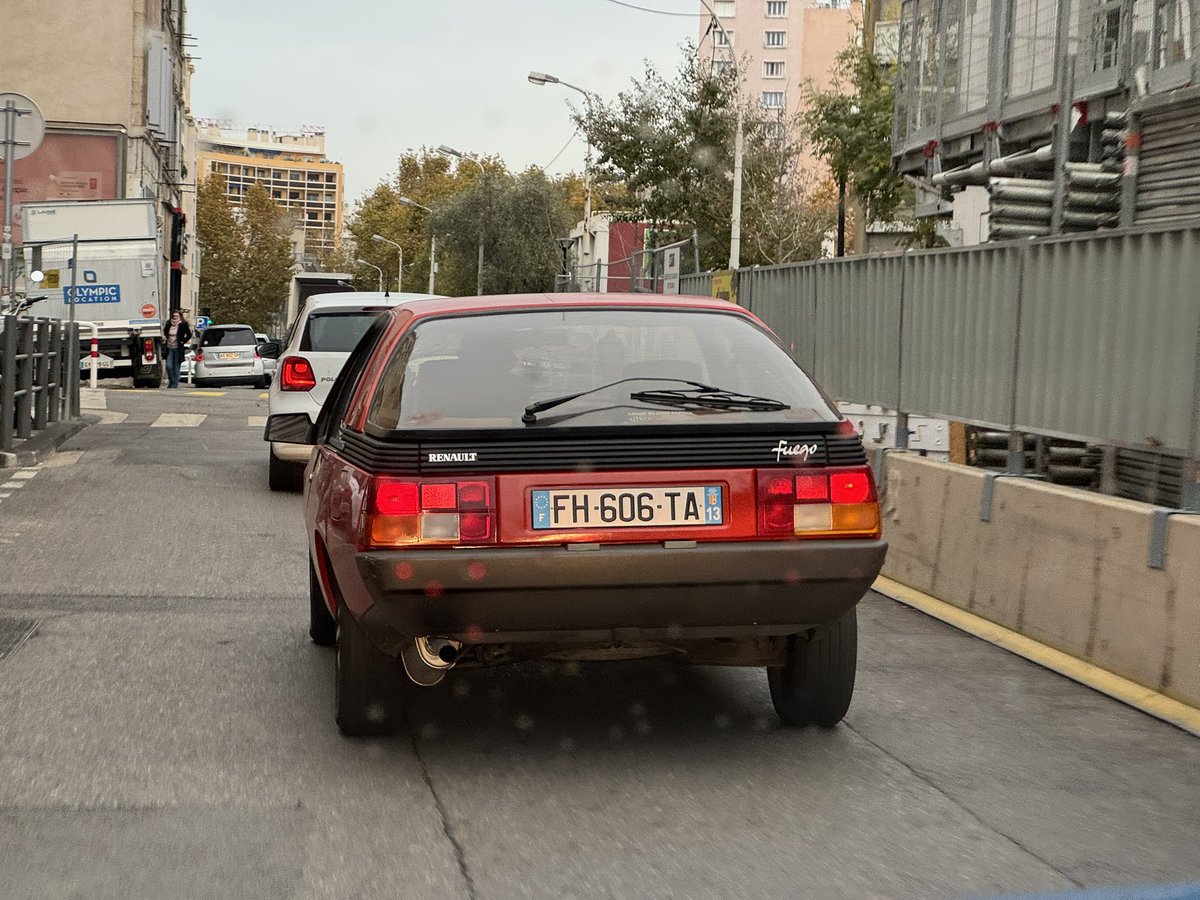 guillaumeleon's tweet image. Flambante, #fuego #renault la voiture de certains de nos darons