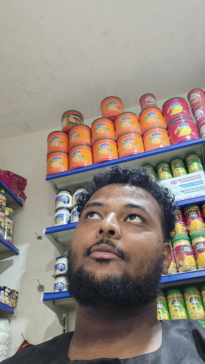 وأنا بعاين لمستقبلي المجهول بس قلبي عامر بالأمل، والقدر ما بخذل الزول الصابر