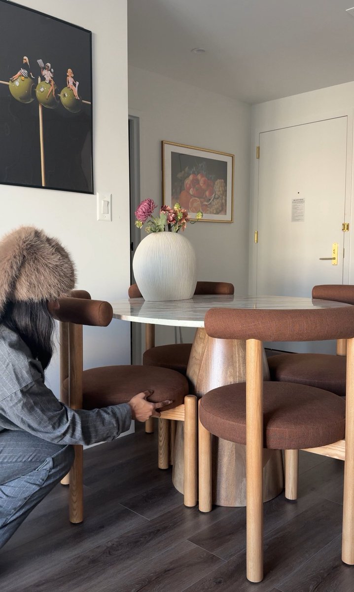 NaesCloset's tweet photo. Finally got dining chairs and a coffee table 😍 https://t.co/Mu0XQOnxdf
