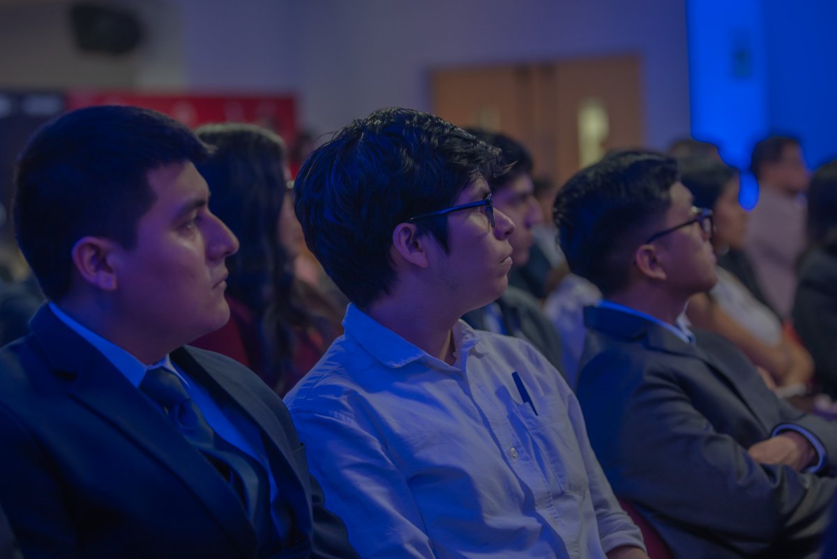 Pronabec's tweet image. Durante el programa, adquirieron conocimientos esenciales en análisis y gestión de datos, utilizando herramientas y metodologías innovadoras que demanda el mercado actual.

#PronabecSíTransformaVidas (3/7) 🧵