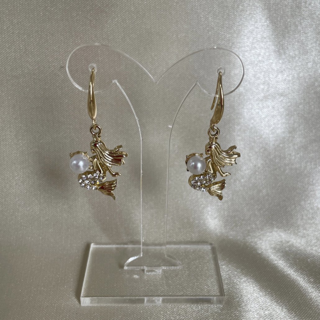 soft charms tweet media