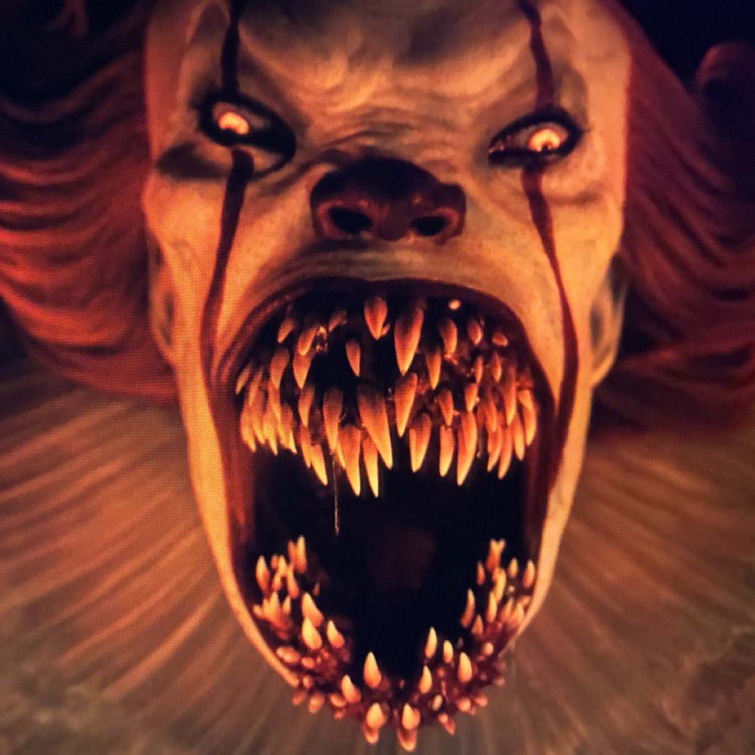 this isn’t cgi, bill skarsgard can just do that