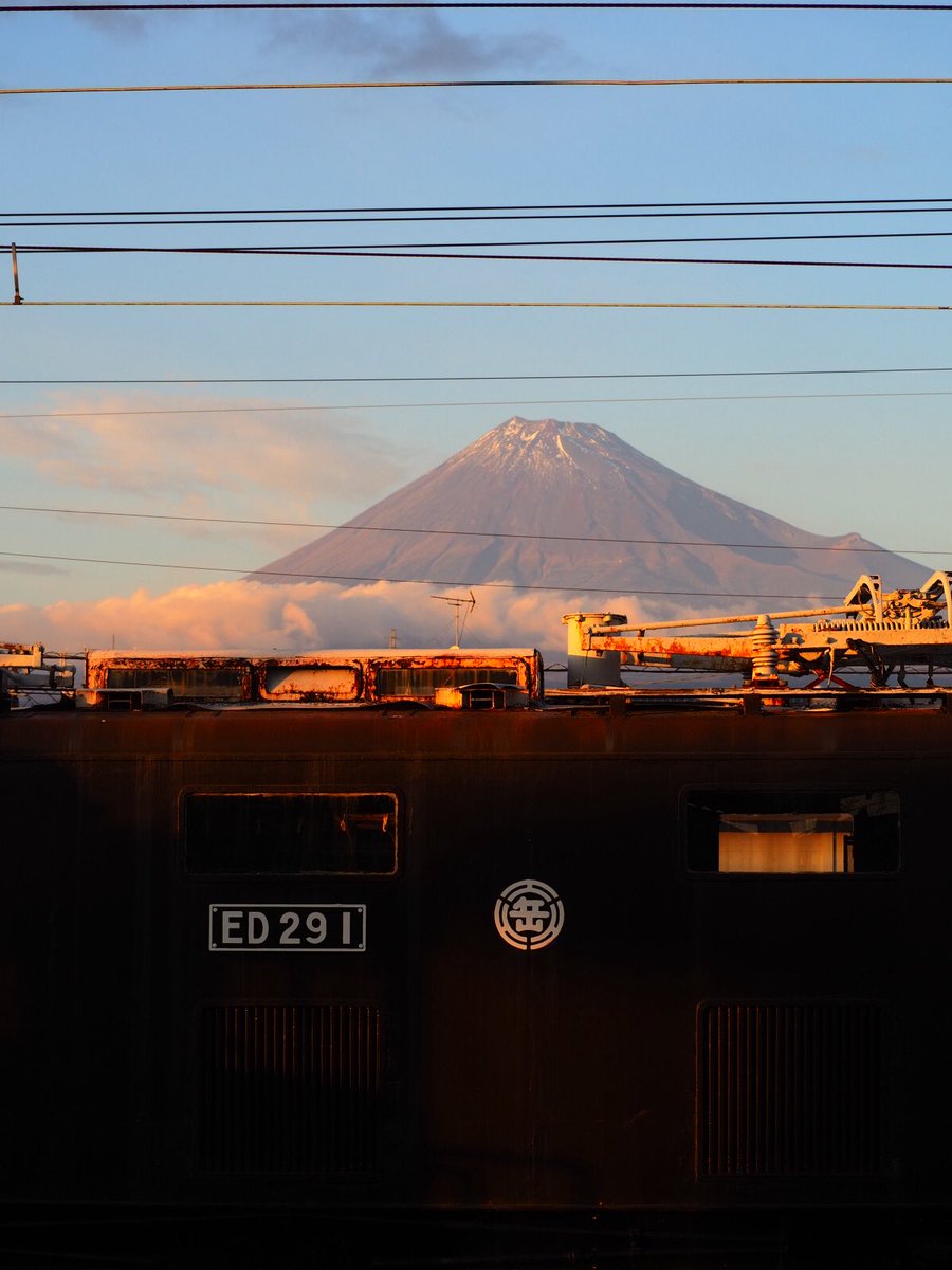 ouibbs8IhJ6s4Hn's tweet photo. #おはようトレイン
#岳南電車
#岳南富士岡駅
#がくてつ機関車ひろば前
#ED291
おはようございます☀ 土曜日も、ヨロシクお願いします! https://t.co/tfss8uCM5n