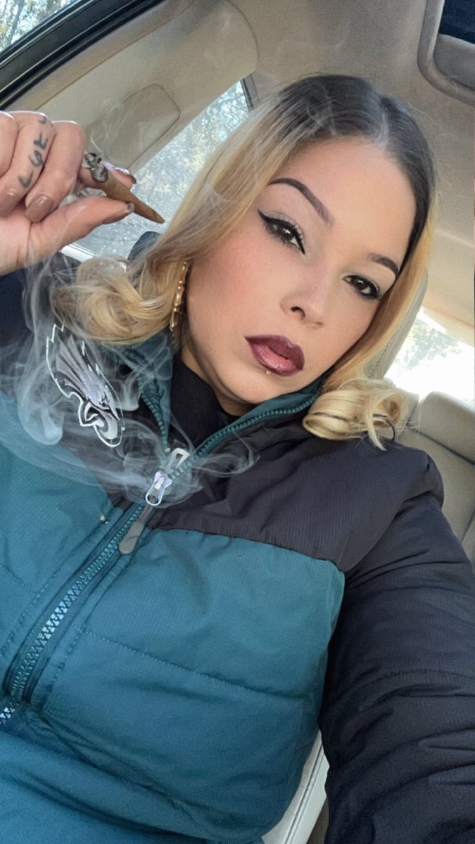 kushqueen215's tweet photo. B I R D G A N G 🤟🏻🦅
#FlyEaglesFly 
#BlackFriday 
#BlackFridayGAME 🏈
#Kushqueen👸🏼🍃💨💋 https://t.co/OlkLpBe8hV