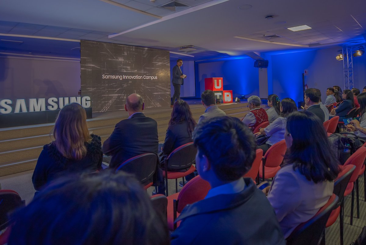 Pronabec's tweet image. 👏🏼 Felicitamos a cada graduado por este gran logro y reafirmamos nuestro compromiso de seguir acercando más oportunidades de formación tecnológica a los jóvenes talentos del Perú.

#PronabecSíTransformaVidas (7/7) 🧵