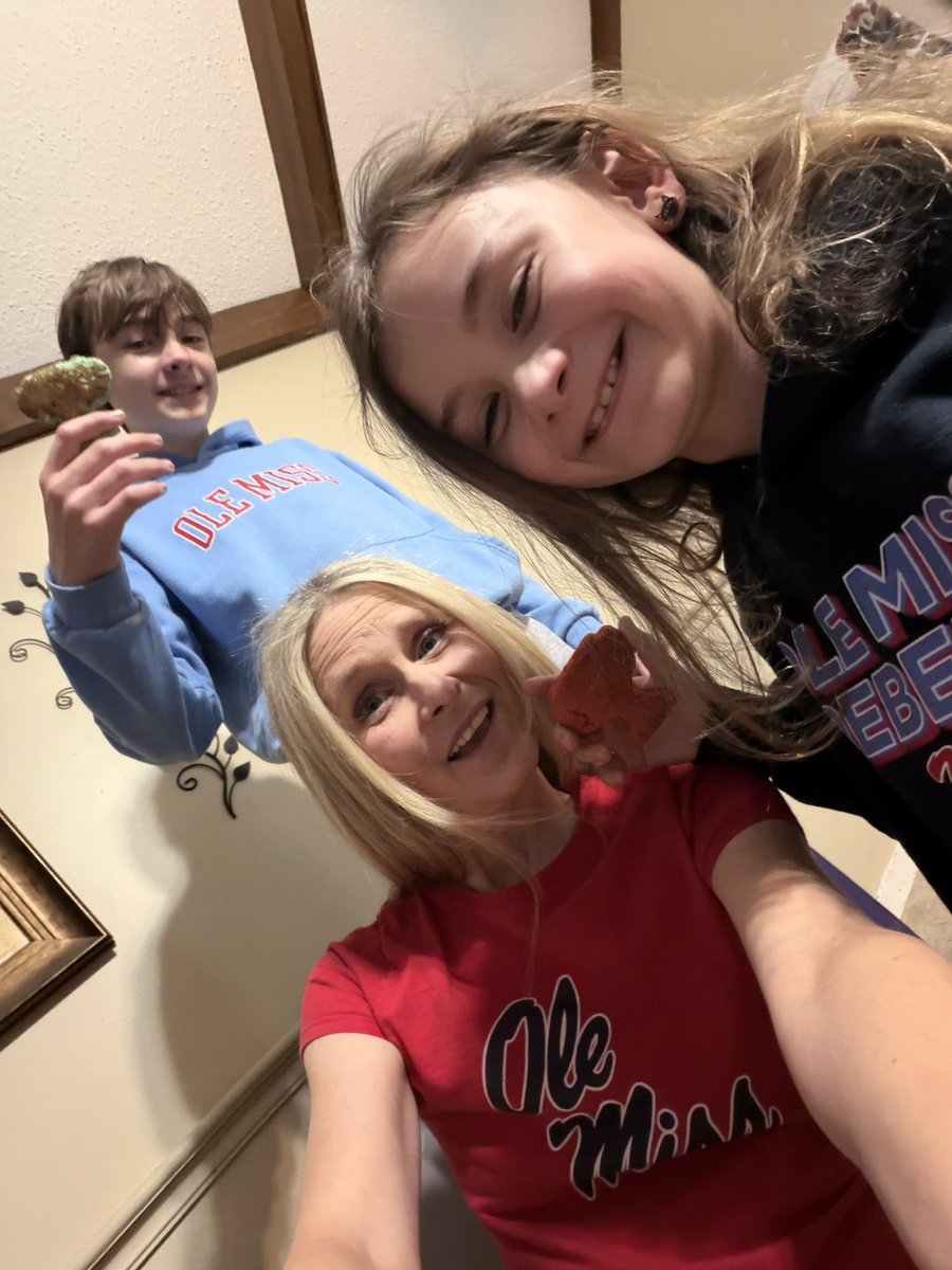 BrookeLenRebs81's tweet image. 11-1, BABY!!! LET’S GOOO!!! 5 of the last 6, y’all!!! ARE YOU READY?!?! HELL, YEAH!!! DAMN, RIGHT!!! HOTTY TODDY!!! GOSH A’ MIGHTY!!! WHO THE HELL ARE WE?!?! HEY!!! FLIM FLAM BIM BAM!!! OLE MISS, BY DAMN!!!! ❤️💙🔥🏆😍 #AndTheEggStaysHOME #HYDR #HOTTTYTODDY #ItsTheDamnEggBowlYall