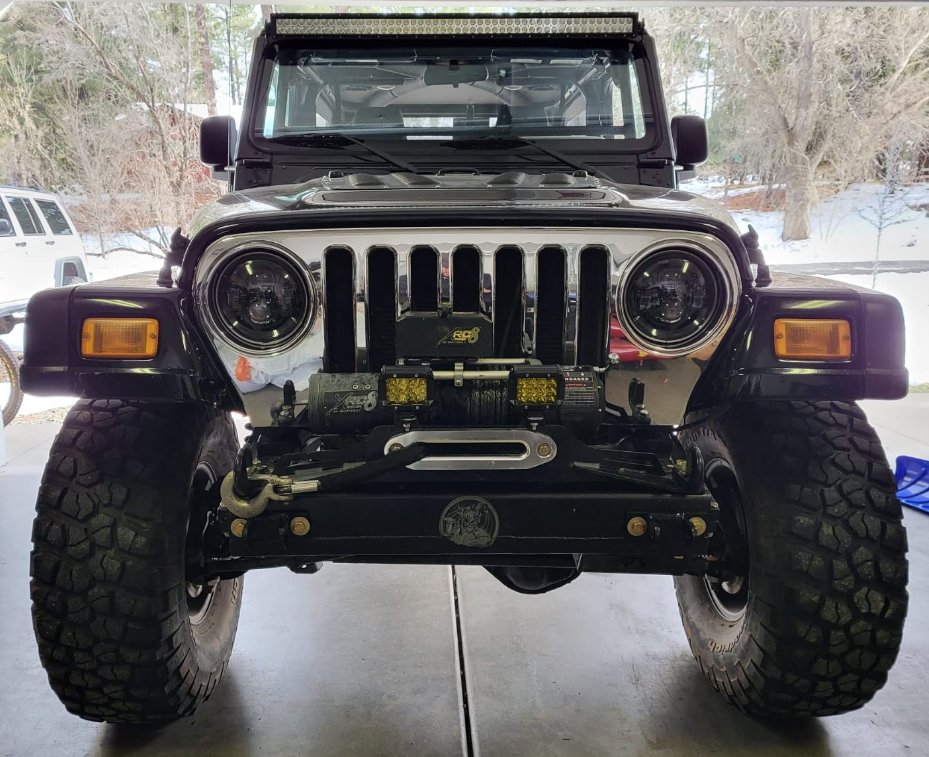 RedWolf_19's tweet image. ⚡

#FrontEndFriday #frontend #Friday #BlackFriday #Jeep
