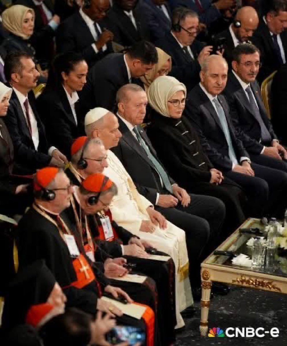 Bu fotoğrafda İmamoğlu olsaydı, trollerin neler yazabileceklerini düşünemiyorum.