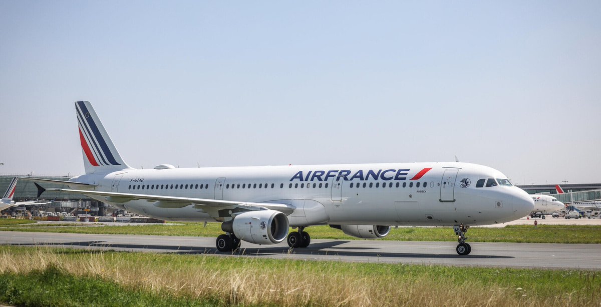 le_Parisien's tweet image. 🔴 Air France annule 35 vols, ce vendredi soir, après l’annonce d’Airbus sur les A320

En tout 6000 avions doivent «arrêter immédiatement les vols» dans le monde pour changer d'urgence un logiciel de commandes

➡️ l.leparisien.fr/HuZP