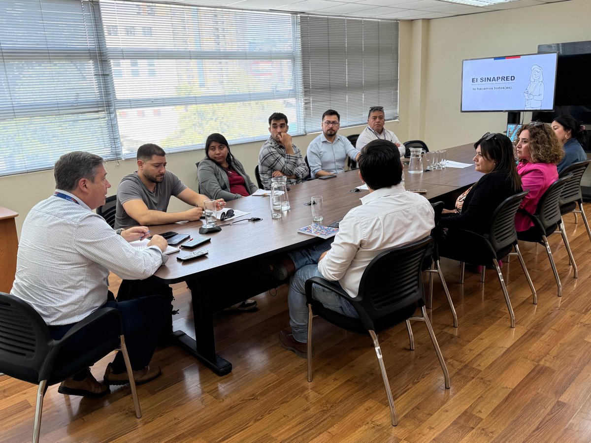 Senapredaraucan's tweet photo. Nuestro Director Regional presidió la 2°Sesión de la Comisión Regional de Comunicación del Riesgo, instancia orientada a coordinar estrategias de prevención y preparación ante amenazas regionales. Hoy el foco intersectorial está en fortalecer la prevención de incendios forestales https://t.co/l57yO64BYH