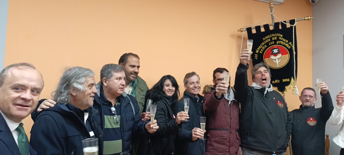 Hoy la Peña Los Gtreños ha inaugurado su nueva sede en la Calle Victoria Balfe, nuestro Presidente <a href="/carbonel_jose/">Jose Manuel Carbonell Carquės</a> les ha acompañado, junto con el Presidente de <a href="/BlusasBurgos/">Peñas de Burgos</a> y los Concejales del <a href="/Aytoburgos/">Ayuntamiento de Burgos</a> , <a href="/wordstime/">Cesar BH</a>, <a href="/EscuderoRe1003/">V.v.v</a>, <a href="/PenaRo_Ignacio/">Nacho Peña Robledo</a> y <a href="/FmtzAcitores/">Fernando Martínez - Acitores Puig</a>