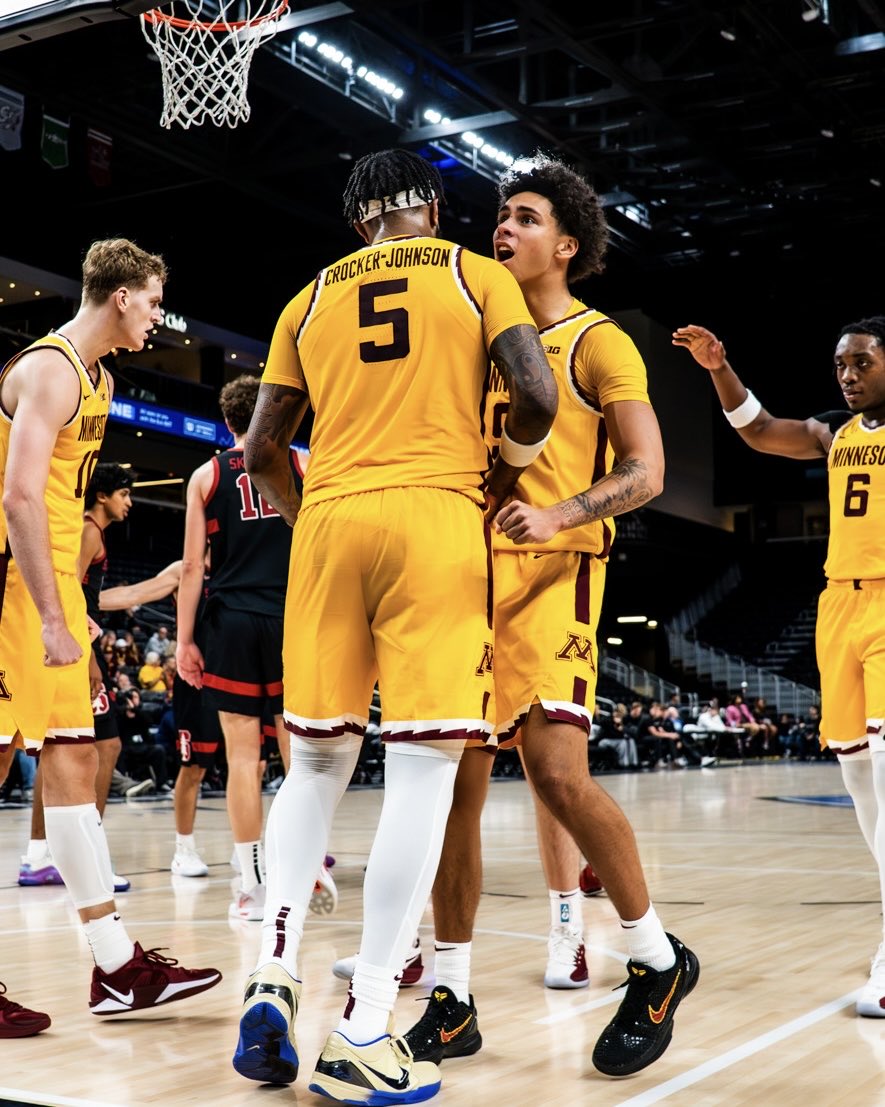 GopherMBB's tweet image. Rocking the gold again in game 2️⃣ at Acrisure 〽️💪

🆚 Santa Clara
📅 Friday, Nov. 28
⏰ 8:30 p.m. CT
📍 Palm Desert, Calif.
📺 trutv.com/watchtrutv
📻 z.umn.edu/awvn

#TeamTogether