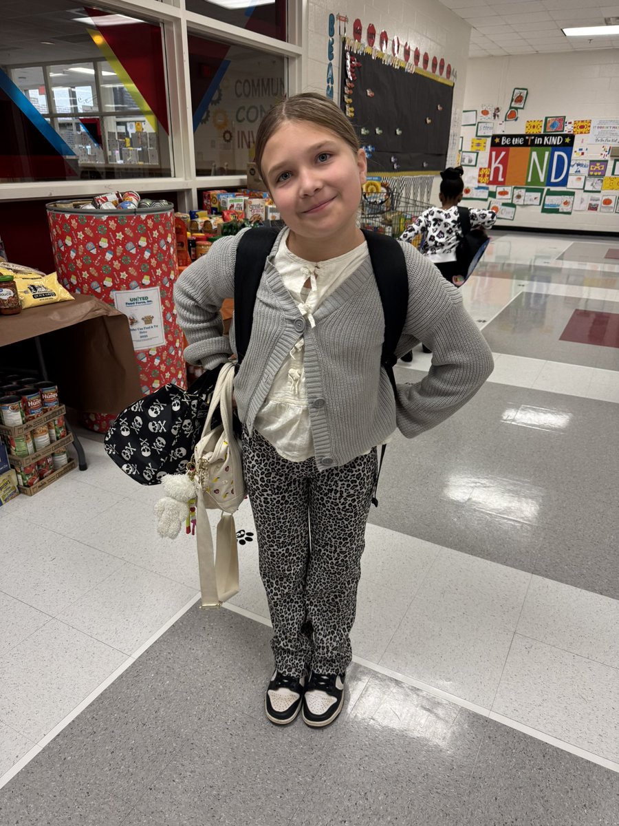 PGE_HCS's tweet image. Late Post: HCS College &amp;amp; Career Readiness Week — Day Four: Wild About College 🐆🐆🐆🐆 Our staff and students rocked their animal print to show they&apos;re ready to chase their dreams! #ThePGEway