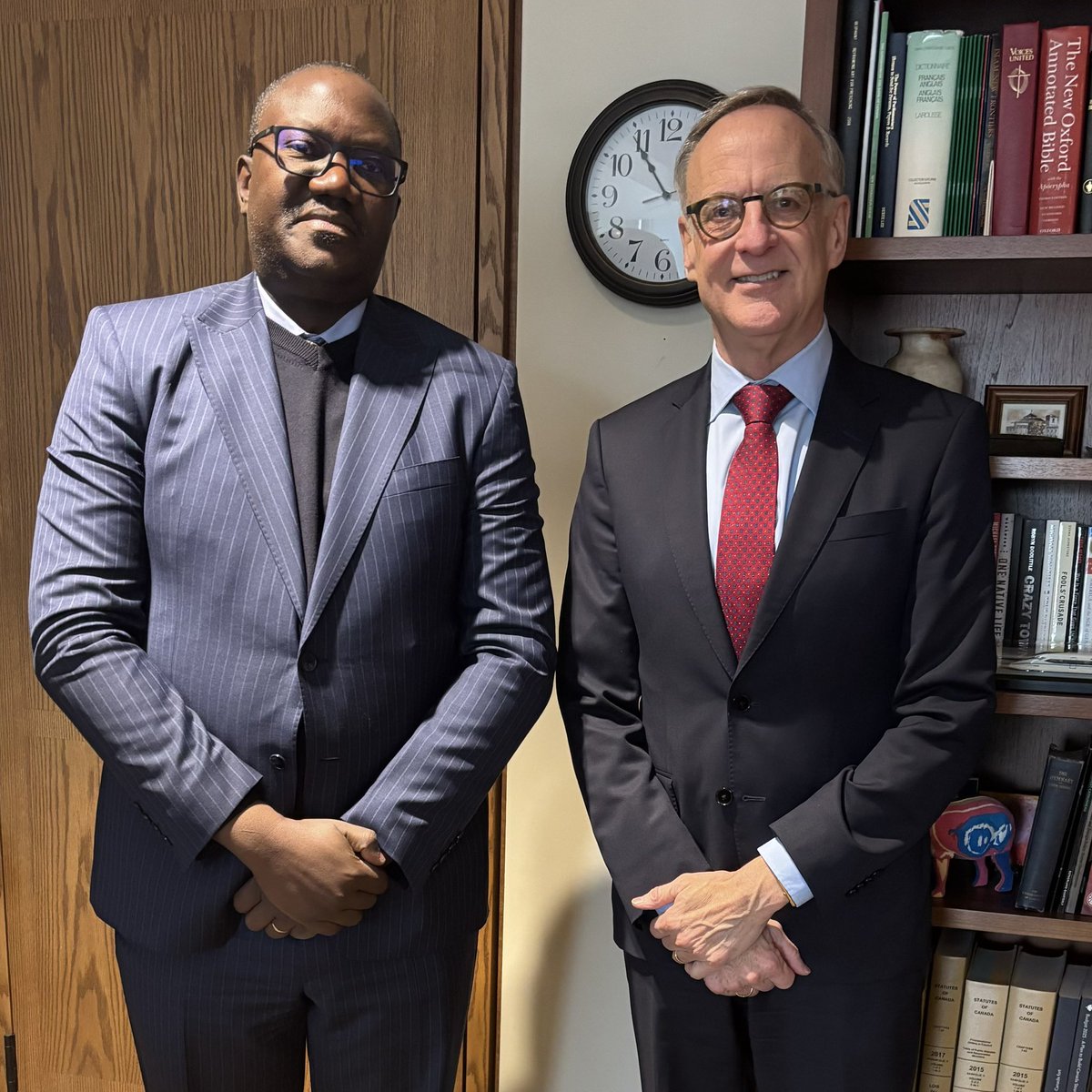Rob_Oliphant's tweet image. Canada appreciates Uganda’s leadership in refugee integration and advancing regional stability, including through UN and African Union missions. I recently met with Vincent Bagiire, Permanent Secretary to the Ministry of Foreign Affairs of Uganda. We look forward to continued…