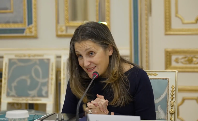 JasminLaine_'s tweet image. So… Chrystia Freeland was just filmed sitting beside Andriy Yermak, DAYS before his home was raided in a corruption probe, and he resigned. 

Canada has sent more money to Ukraine than any country on Earth… and this is who our “reconstruction envoy” is meeting with?

Optics…