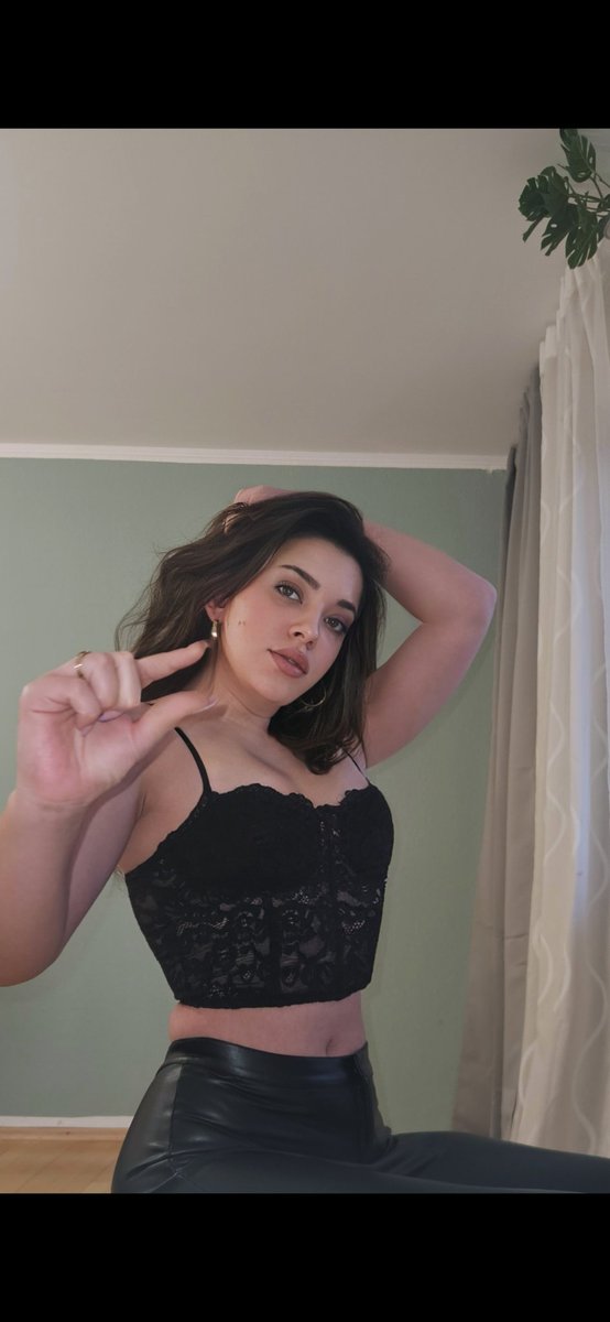 ladynight131429's tweet image. Freitag Abend und Monatsende 🤭😈🫰Ihr wisst genau was das heißt!💸💸💸
FinDomme Payslave #Paypiggies #Payday #Serve #FinDomQueen PayAndObey FinDom Moneydom