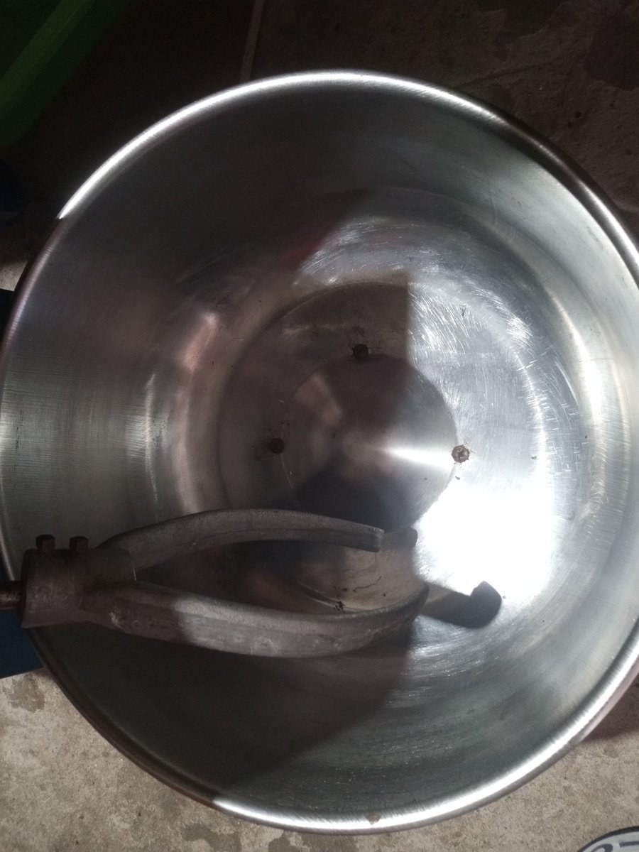 rubenpenalba1's tweet image. Hoy me suena el celular muy temprano del otro lado me dicen Rubén te compre  la amasadora  que tanto necesitas para trabajar. Se que estás muy complicado con el trabajo.Pero también se que la necesitas.Asi que tipo medio día te la llevo a tu casa.