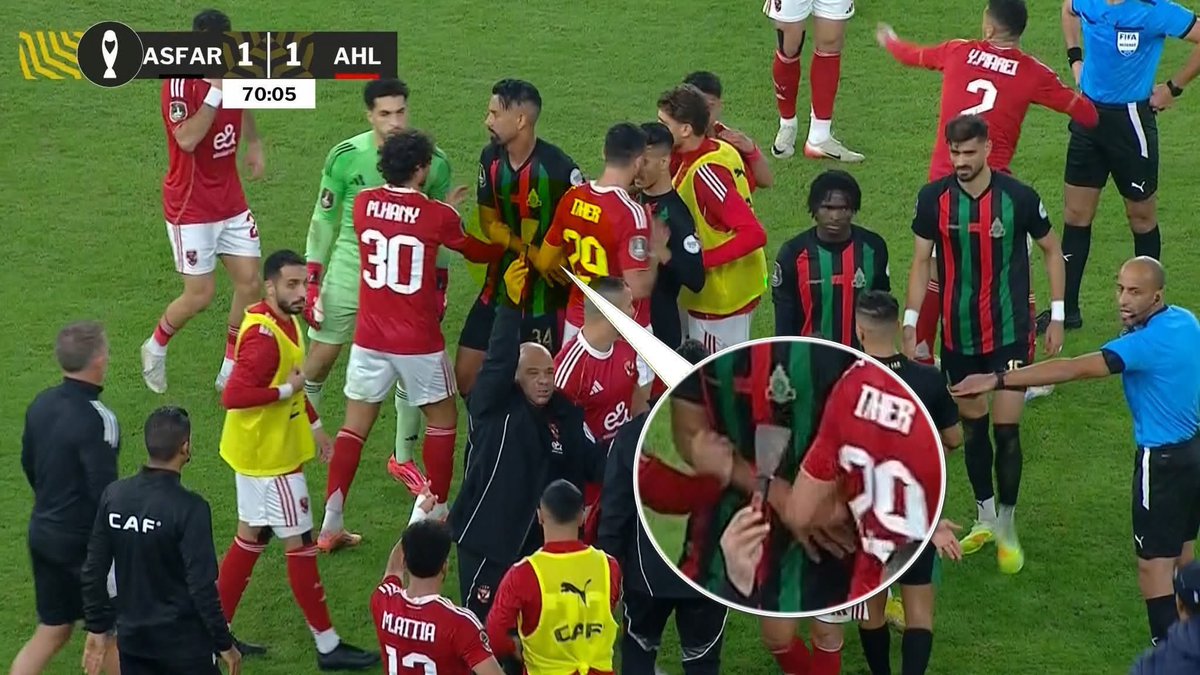 During the scuffle, a fan threw a sharp object onto the pitch and one of the Al Ahly staff actually picked it up. Definitely a tense moment.

#CAFCLwithMicky #AlAhly #ASFar