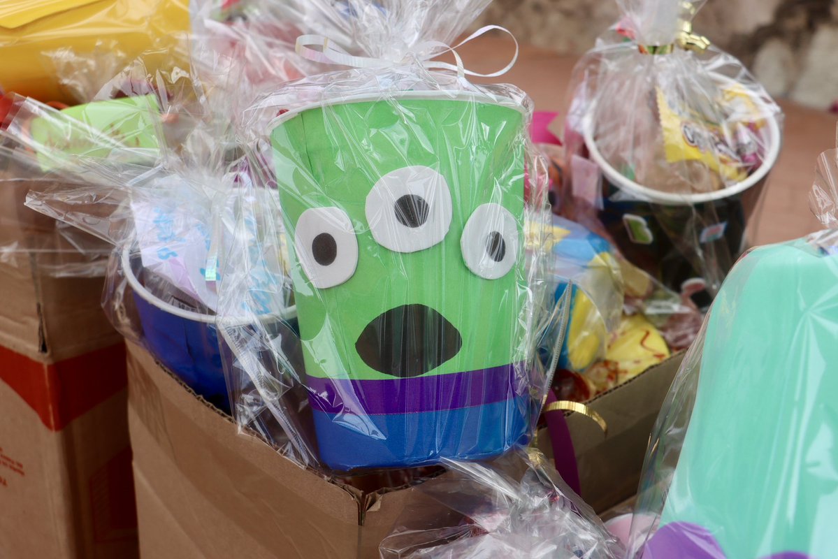 difhgo's tweet image. Agradecemos a las y los alumnos de la Preparatoria Zoebisch por su donativo de dulces y piñatas para la posada de las y los adolescentes del Centro PILARES Hidalgo. ¡Gracias por compartir alegría y hacer de este momento algo especial! ⭐️🎁🎄