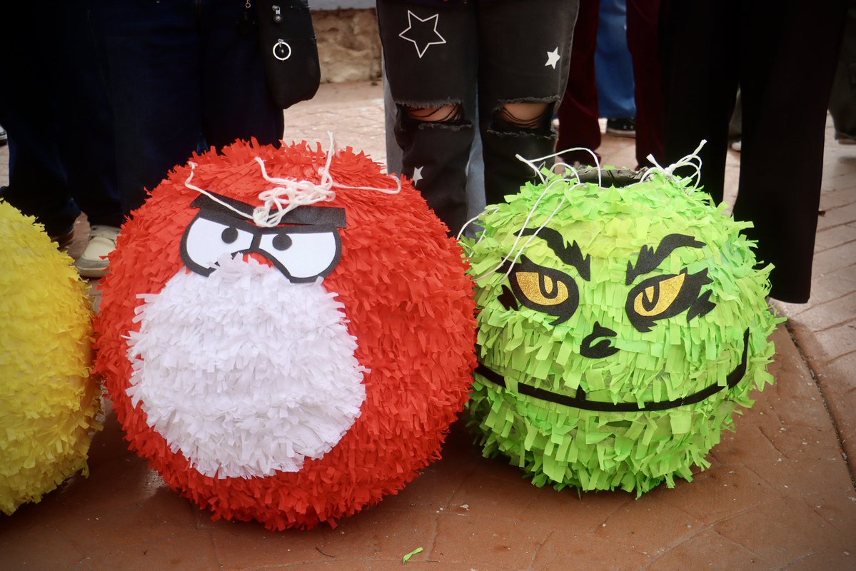 difhgo's tweet image. Agradecemos a las y los alumnos de la Preparatoria Zoebisch por su donativo de dulces y piñatas para la posada de las y los adolescentes del Centro PILARES Hidalgo. ¡Gracias por compartir alegría y hacer de este momento algo especial! ⭐️🎁🎄