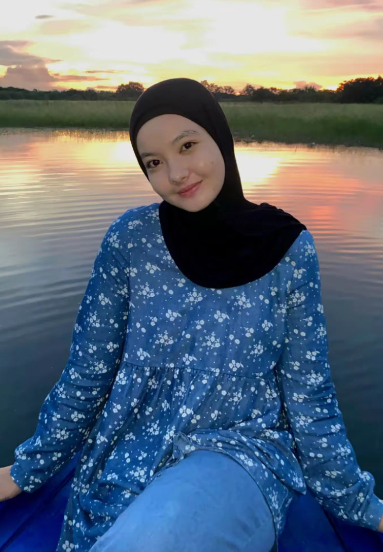 wdyasp201's tweet photo. bagusan pake jilbab atau ga? https://t.co/fZ7UQzWf2d