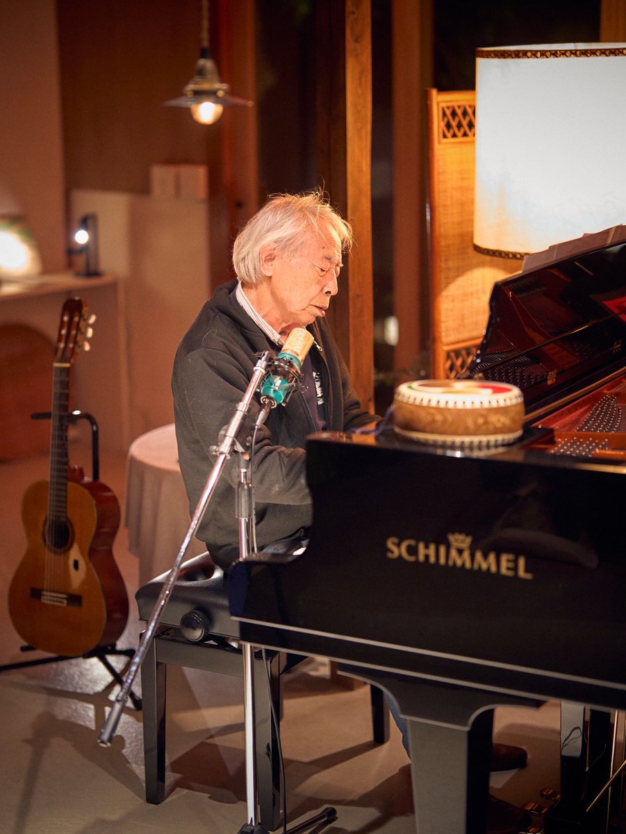 「松倉如子× David Thomas Broughton
LIVE in 半島」　2025.11.21 fri.

スペシャルゲスト：渋谷毅

food：Samosa wala Timoke

#松倉如子 #DavidThomasBroughton #渋谷毅　#timoke
#半島

instagram.com/p/DRkZgQ3Ex8k/…