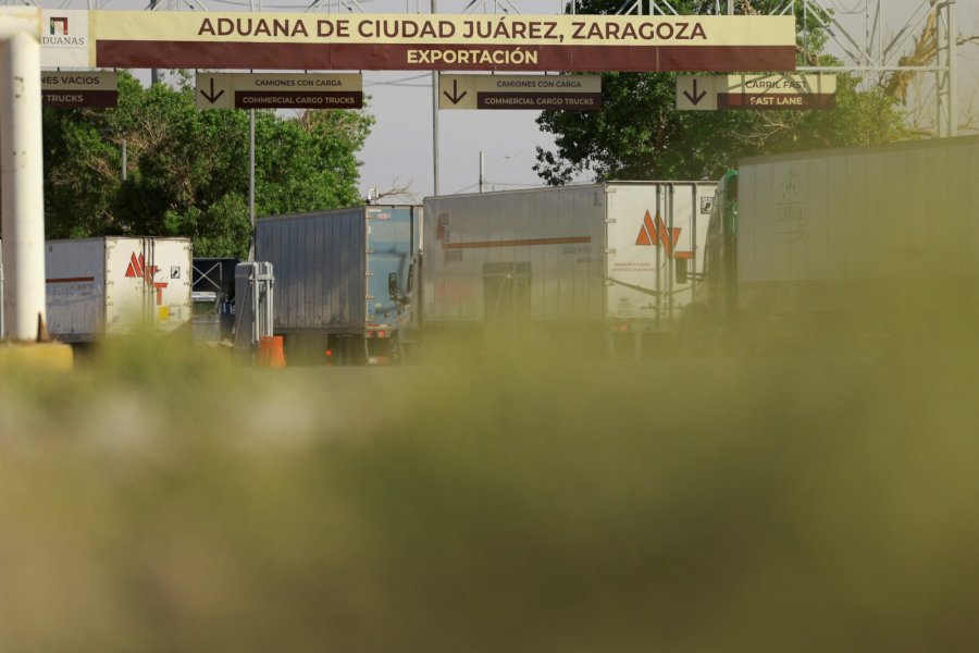 borderObserver's tweet image. #FAQ Has Trump Fortified the U.S.A.?

Not Quite. A 60 foot easement along the U.S.-Mexico Border (a/k/a the Roosevelt Reservation) along the California, Arizona &amp;amp; New Mexico is temporarily a military base.

#BorderObserver qt-faqs-521
grandforksherald.com/news/national/…