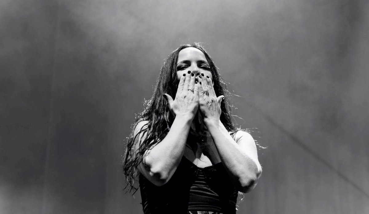 corrcraig's tweet image. Love you @ACorr_Official these wonderful bw photos Mark the end to a perfect year for us ❤️ @CorrsOfficial