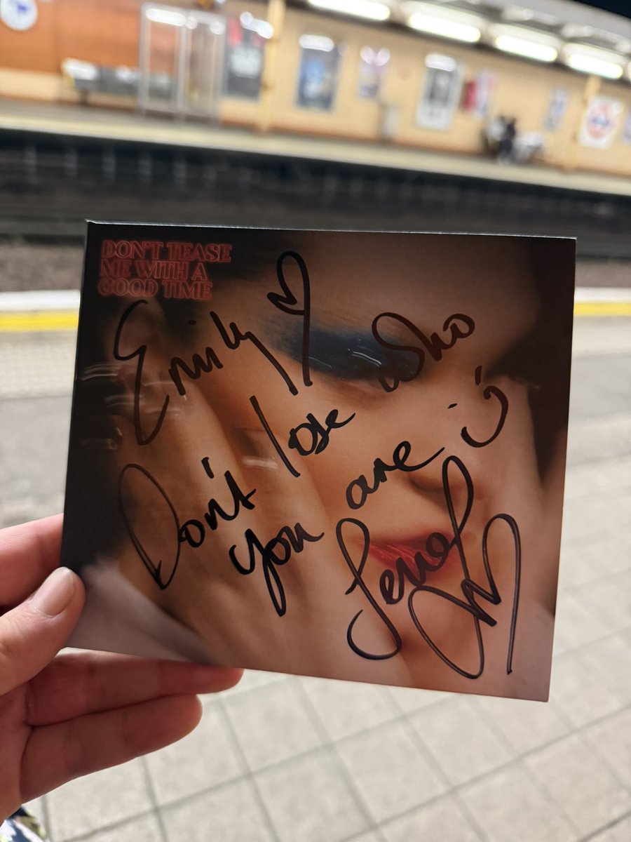 emilyjademc's tweet photo. It’s a rite of passage - I just word vomited the whole time 😆

After 15 years of waiting, I finally met her ❤️ and she’s SO NICE!!! https://t.co/ayZf7Xsj09