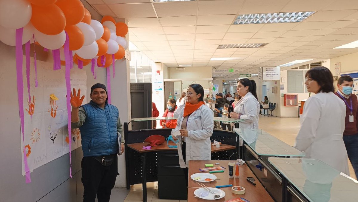 #ElNuevoEcuador | El <a href="/HVCMOficial/">@HVCMOficial🇪🇨</a> desarrolló la charla “Cuidar sin violentar: comunicación empática en la atención sanitaria”, también realizó un mural en el que los usuarios colocaron frases positivas, dibujos y huellas, por una “Mujer libre, sociedad fuerte”.