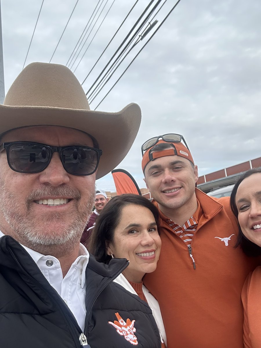 gantt_todd's tweet photo. #HookEm https://t.co/ktSrebYkFZ