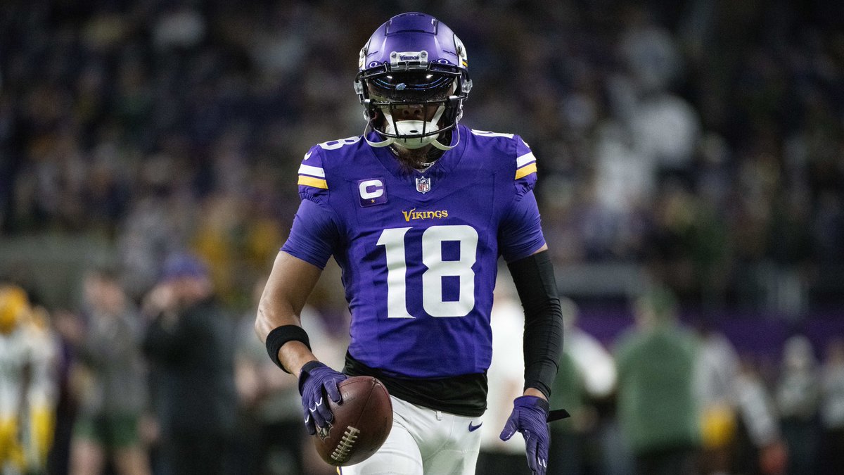 NFCNorthNewss's tweet image. The #Vikings QB room Sunday vs the #Seahawks: 

QB 1- Max Brosmer
QB 2- John Wolford
Emergency Quarterback- Justin Jefferson

🍿👀