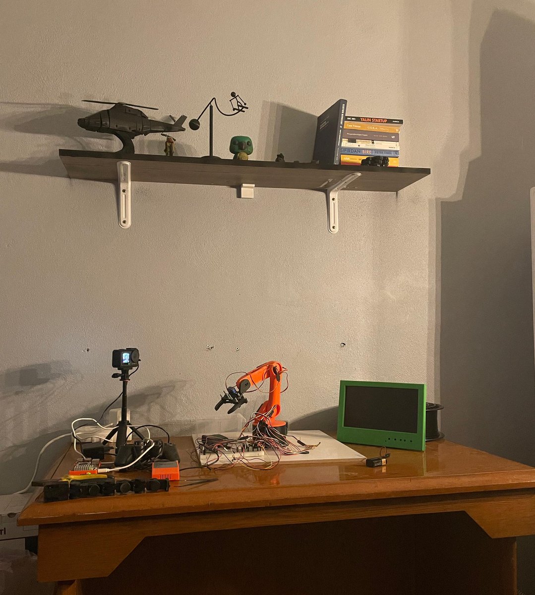 CodexRider's tweet image. Kod, metin, görsel, video okey ama artık tatmin etmiyor  ben kendi Dum-E&apos;me  geçiyorum. 
Yarım kalan MCP robot kol projeme DJI Action 3&apos;ü de ekledim.
Bakalım kendi kararlarını uygulayabilen bir robotum olacak mı? Başlıyoruz. 🔥

#AI #Robotics #OpenCV #MCP #raspberrypi