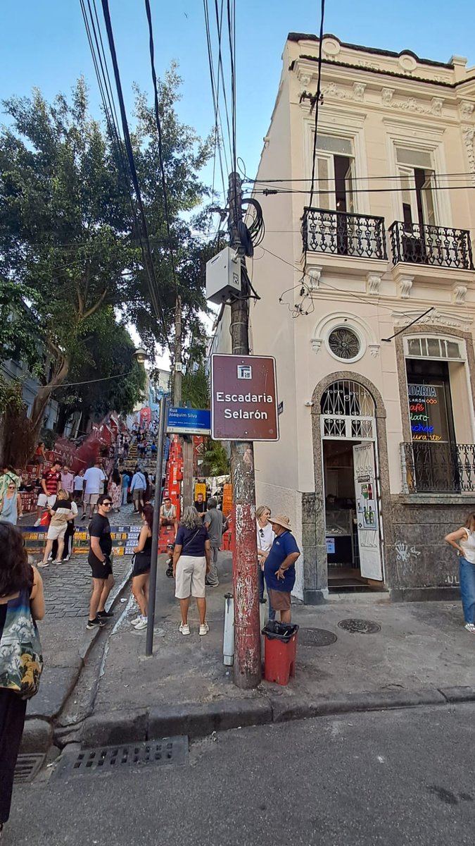 #Lanus en todos lados de Sudamérica. <a href="/gdefranchis/">Gustavo DF</a> nos envía esta tremenda foto del escudo del Grana en el Selarón en Rio de Janeiro.