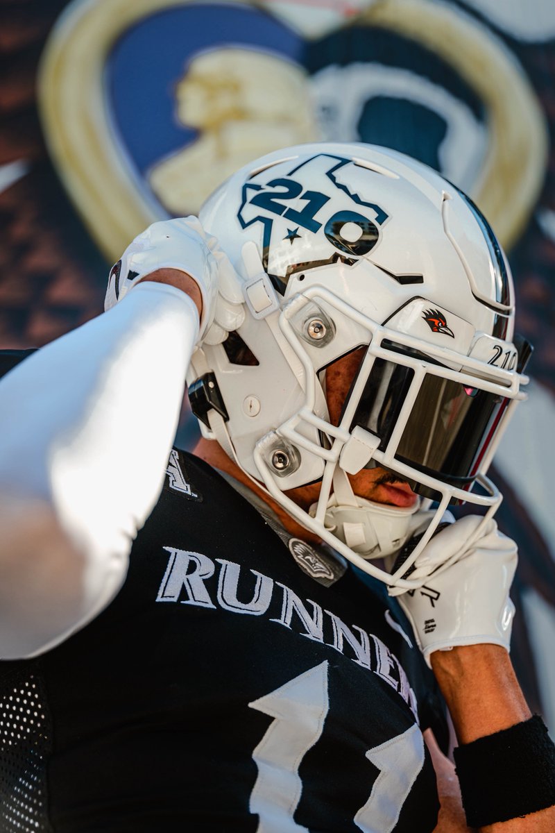 UTSAFTBL's tweet image. Black Friday 🐦‍⬛

#210TriangleOfToughness | #210wned