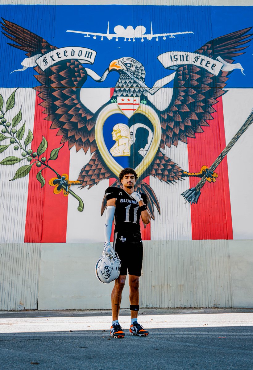 UTSAFTBL's tweet image. Black Friday 🐦‍⬛

#210TriangleOfToughness | #210wned