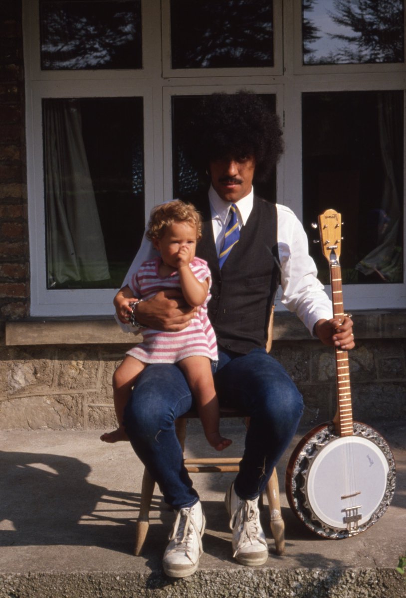 jimfitzpatrick's tweet image. Hey Lizzy fans !

Found another cache of very old unpublished Lizzy photos, including a strip of 35 mm film of my own photos of Philip, Caroline and the family, Sarah and baby Cathleen, in the garden of the family home, Glencorr, in Sutton, Ireland.
#PhilipLynott #JimFitzpatrick