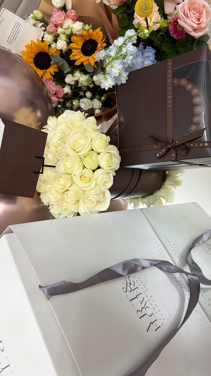 elyaizah's tweet photo. Overwhelmed,overjoyed and over the moon 🌹 thank you for making me feel so loved https://t.co/RZJaJwiXy5