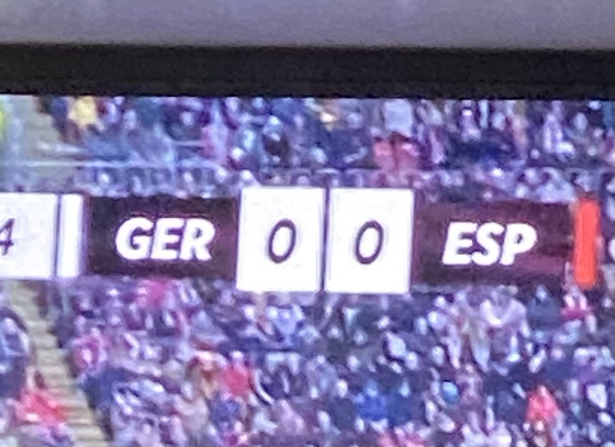 LibroImprobable's tweet image. Alemania- España, Deutschland - Spanien, Germany - Spain

No aciertan ni una