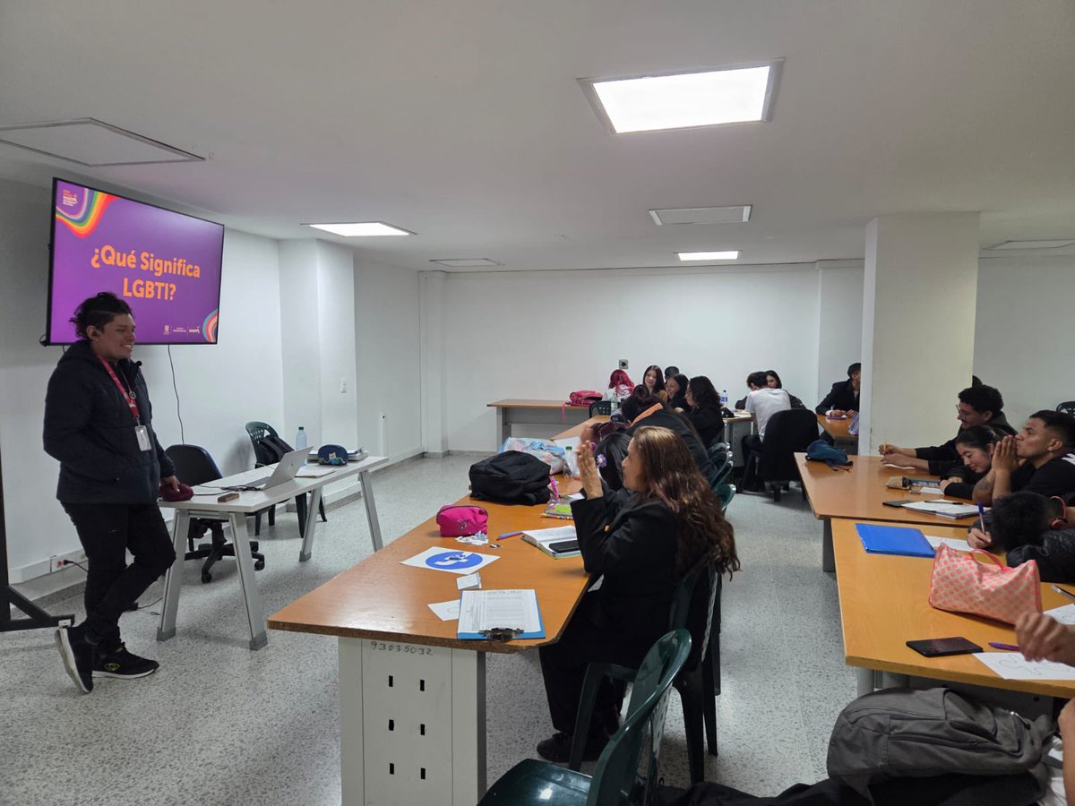 SubLGBTI's tweet image. 🌈 En el SENA Fontibón seguimos construyendo una red diversa de aprendizaje junto a los Vigías LGBTI de la Secretaría Distrital de Seguridad, Convivencia y Justicia.

Durante este encuentro socializamos la Política Pública LGBTI de Bogotá y reforzamos nuestro compromiso con…