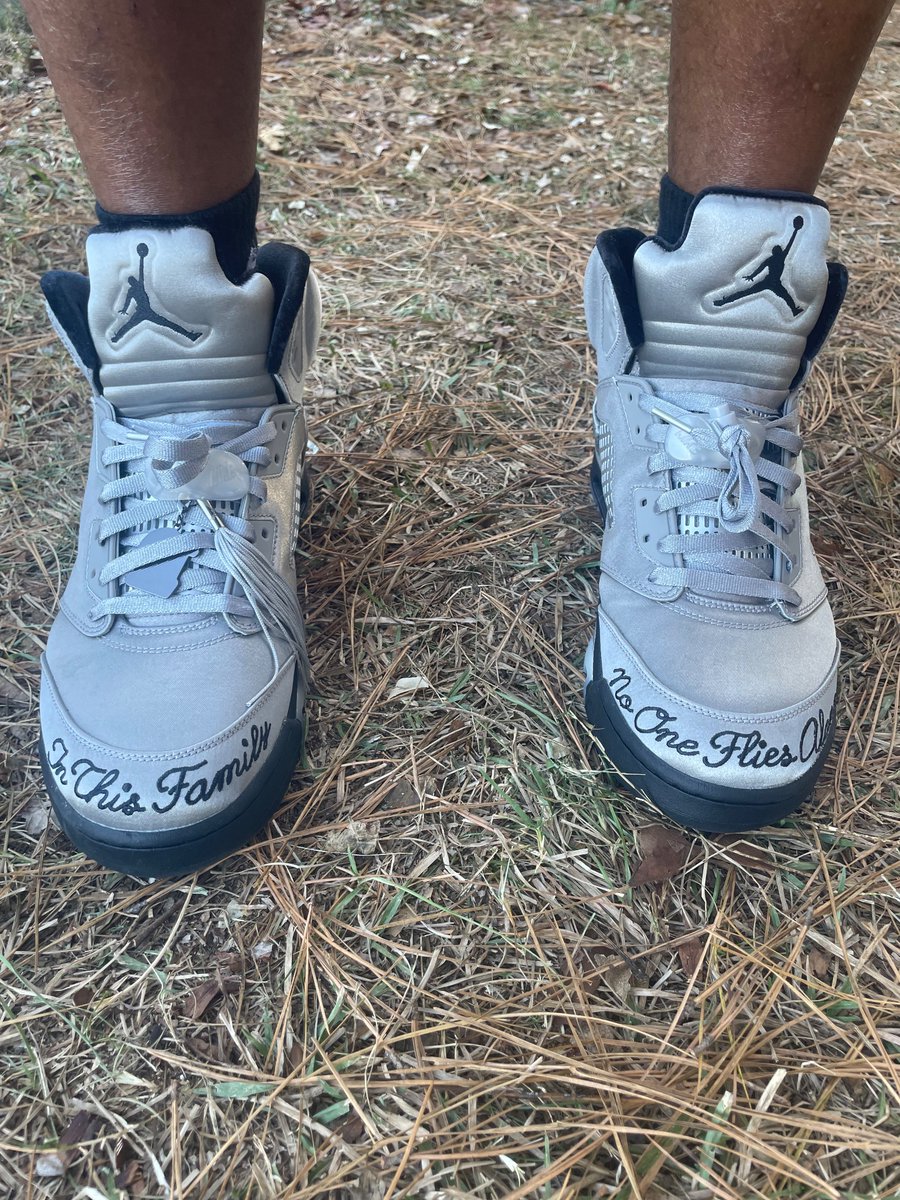 FocusedKicks's tweet image. 🫡In this family no one flies alone…

#kotd #firefridays #Wings