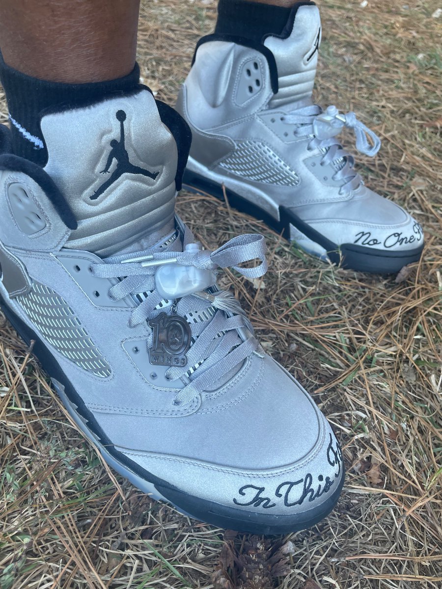 FocusedKicks's tweet image. 🫡In this family no one flies alone…

#kotd #firefridays #Wings