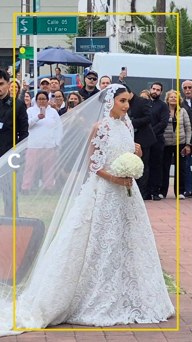 elcancillercom's tweet image. [AHORA] Mega boda de paraguayos en Punta del Este: con su imponente vestido, así fue la llegada de Giuliana Tenace Caballero a la Iglesia Nuestra Señora de La Candelaria. 👰🏻‍♀️ 

📸 @emekavoces