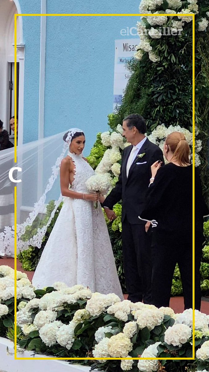 elcancillercom's tweet image. [AHORA] Mega boda de paraguayos en Punta del Este: con su imponente vestido, así fue la llegada de Giuliana Tenace Caballero a la Iglesia Nuestra Señora de La Candelaria. 👰🏻‍♀️ 

📸 @emekavoces