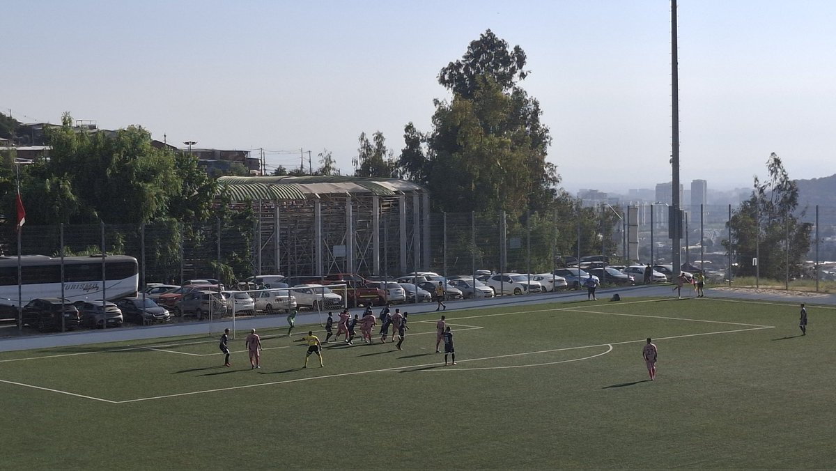 Primeros 10' sin grandes ocasiones de peligro en Barnechea. Sigue el 0-0.